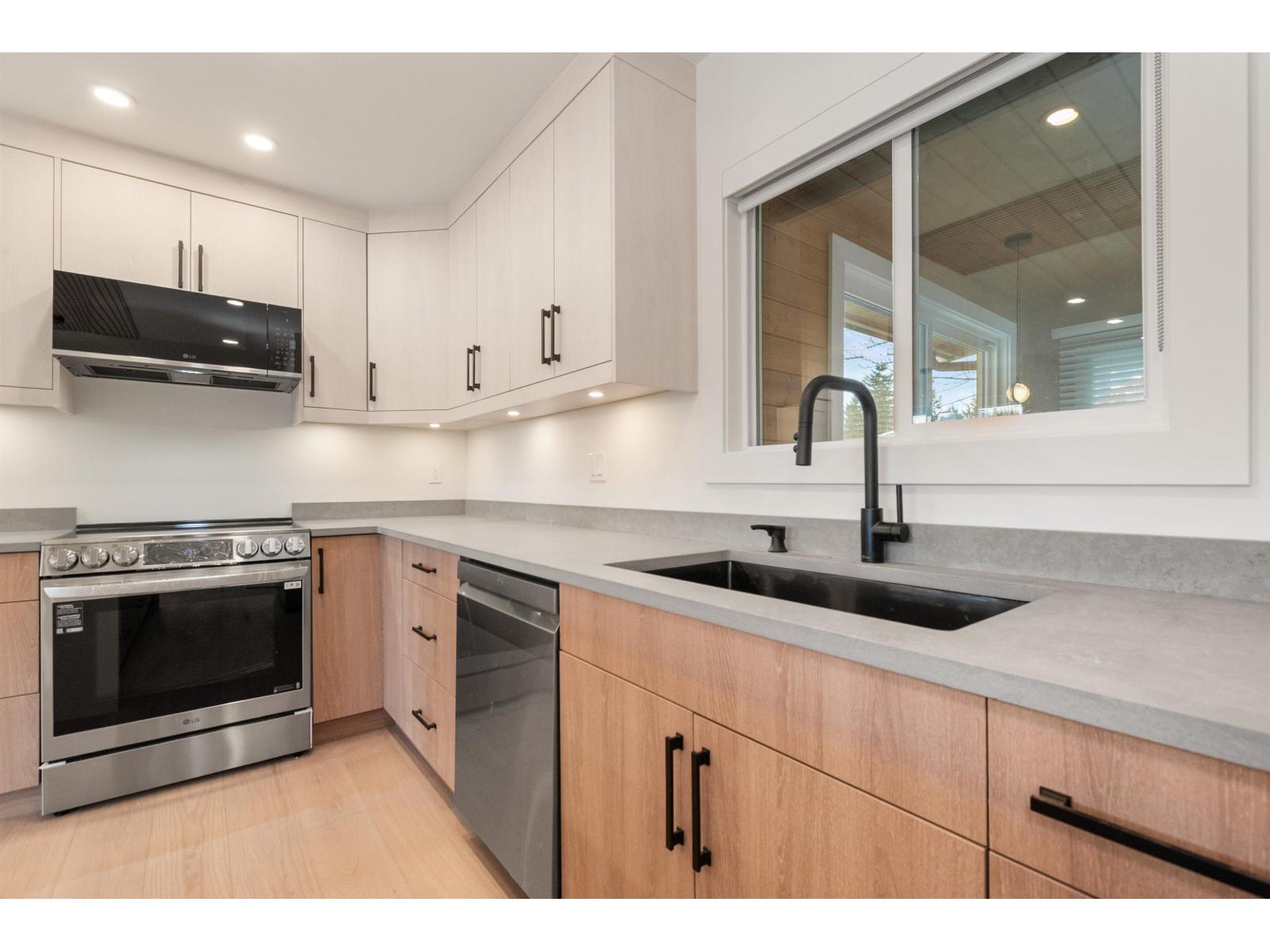 8762 Butchart Street, Chilliwack Proper South, Chilliwack, British Columbia  V2P 5S3 - Photo 16 - R3086535