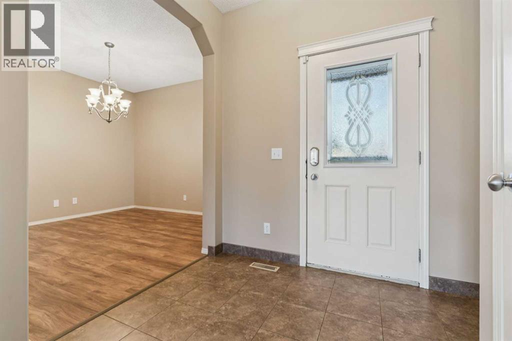 34 Kingsland Close, Airdrie, Alberta  T4A 0C6 - Photo 3 - A2267012