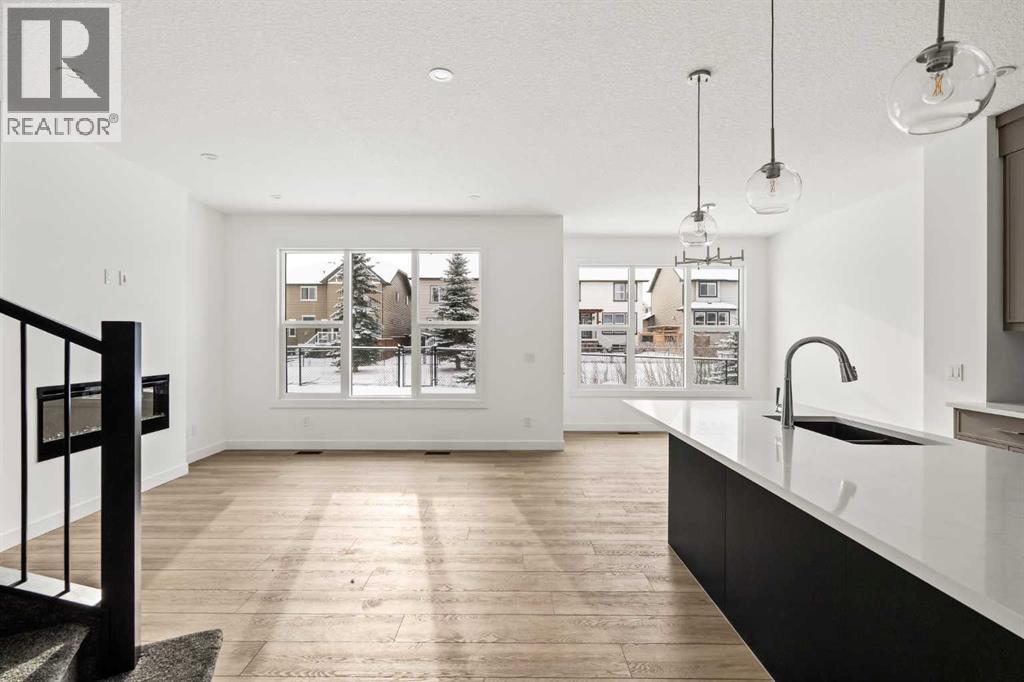 71 Silver Spruce Grove Sw, Calgary, Alberta  T2X 5M1 - Photo 3 - A2283470