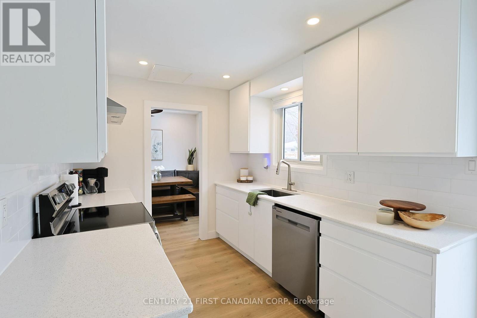 696 Griffith Street, London South (South K), Ontario  N6K 2W4 - Photo 12 - X12761364