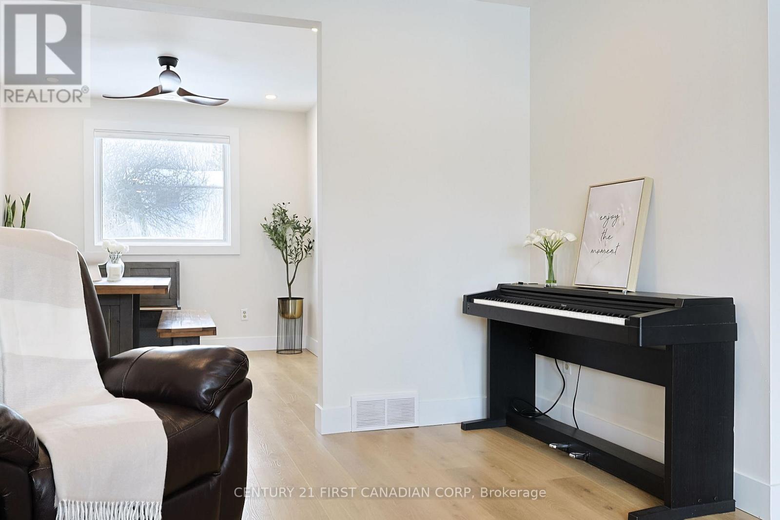 696 Griffith Street, London South (South K), Ontario  N6K 2W4 - Photo 9 - X12761364