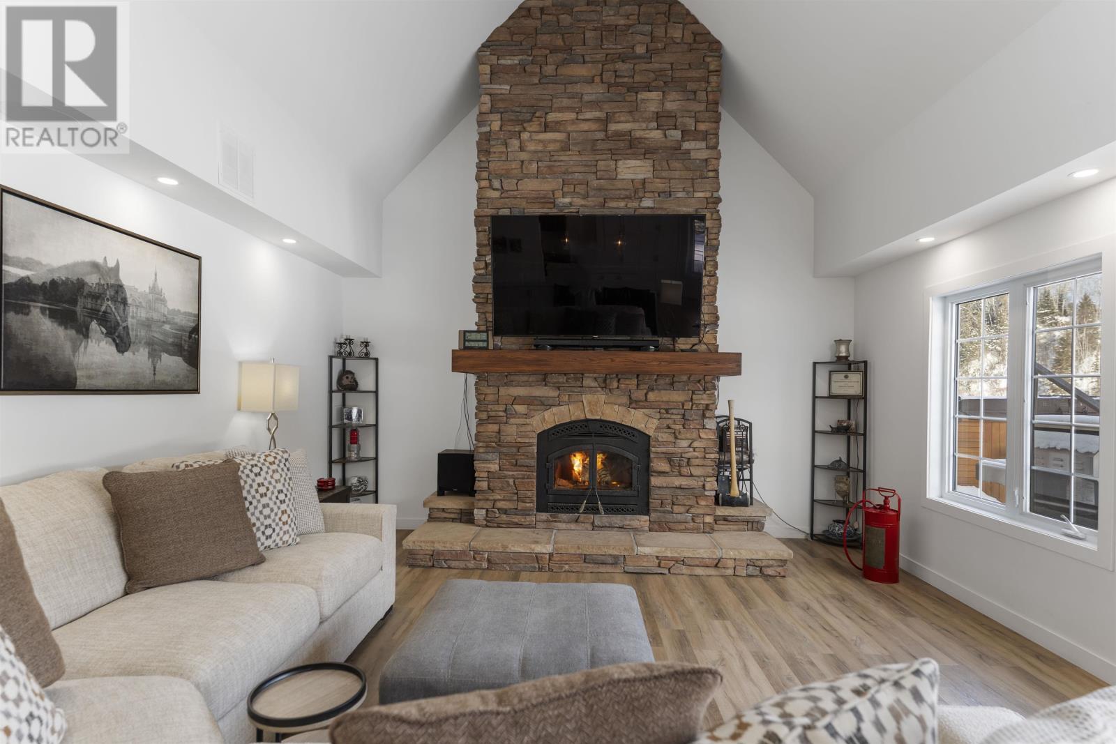 1009 Riverdale Rd, Thunder Bay, Ontario  P7J 1N3 - Photo 9 - TB2600168