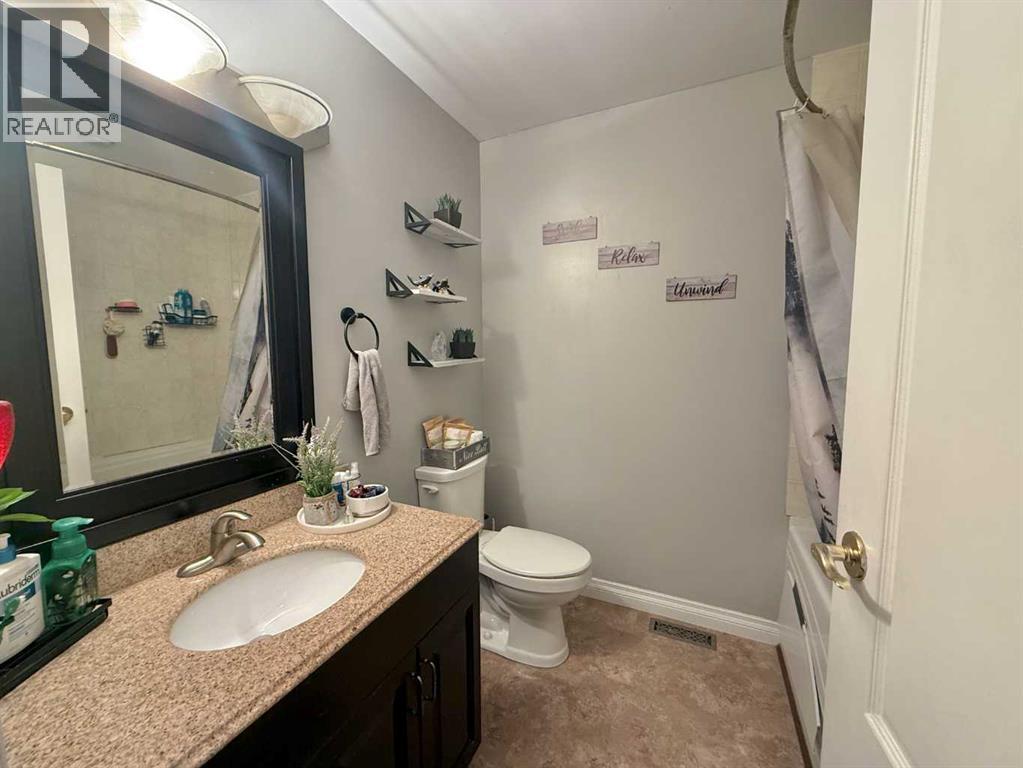 126 Maligne Drive, Hinton, Alberta  T7V 1J3 - Photo 12 - A2263506