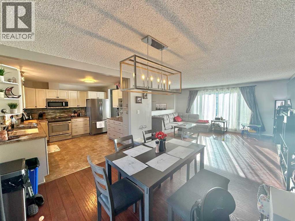 126 Maligne Drive, Hinton, Alberta  T7V 1J3 - Photo 11 - A2263506