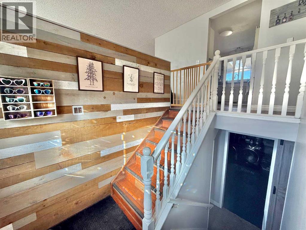 126 Maligne Drive, Hinton, Alberta  T7V 1J3 - Photo 6 - A2263506