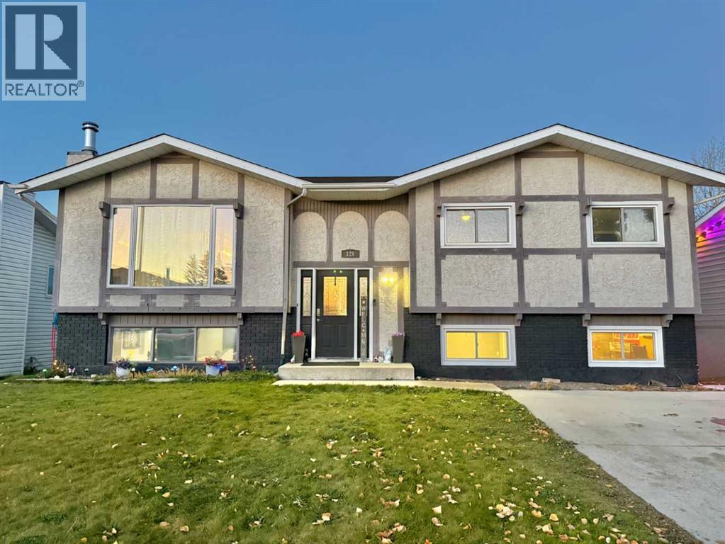 126 Maligne Drive, Hinton, Alberta  T7V 1J3 - Photo 2 - A2263506