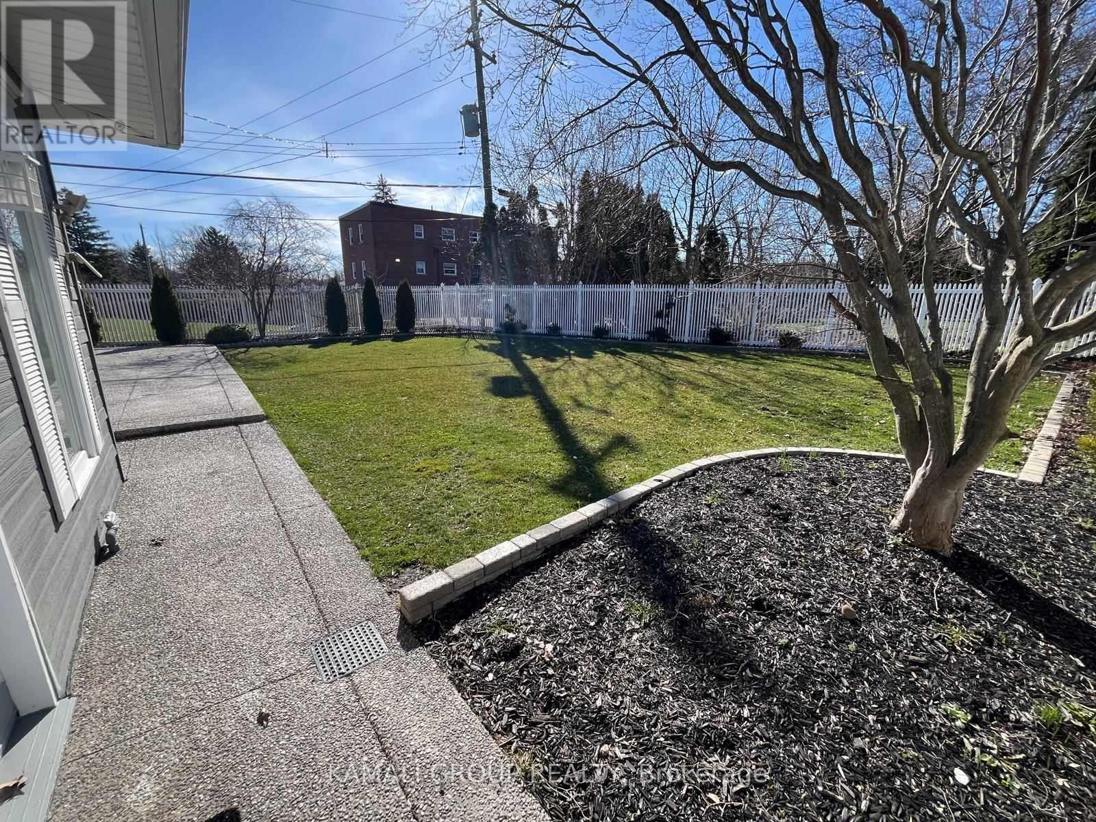 3 - 36 Oakridge Avenue, St. Catharines, Ontario  L2T 2M8 - Photo 7 - X12687476