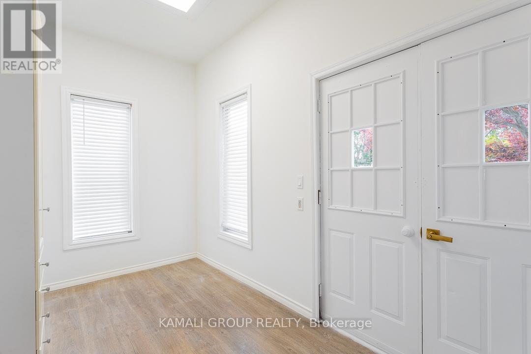 3 - 36 Oakridge Avenue, St. Catharines, Ontario  L2T 2M8 - Photo 2 - X12687476