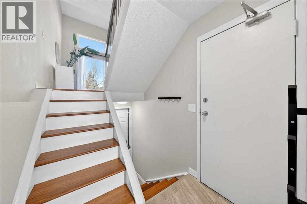 112 Glamis Terrace Sw, Calgary, Alberta  T3E 6V3 - Photo 5 - A2280483