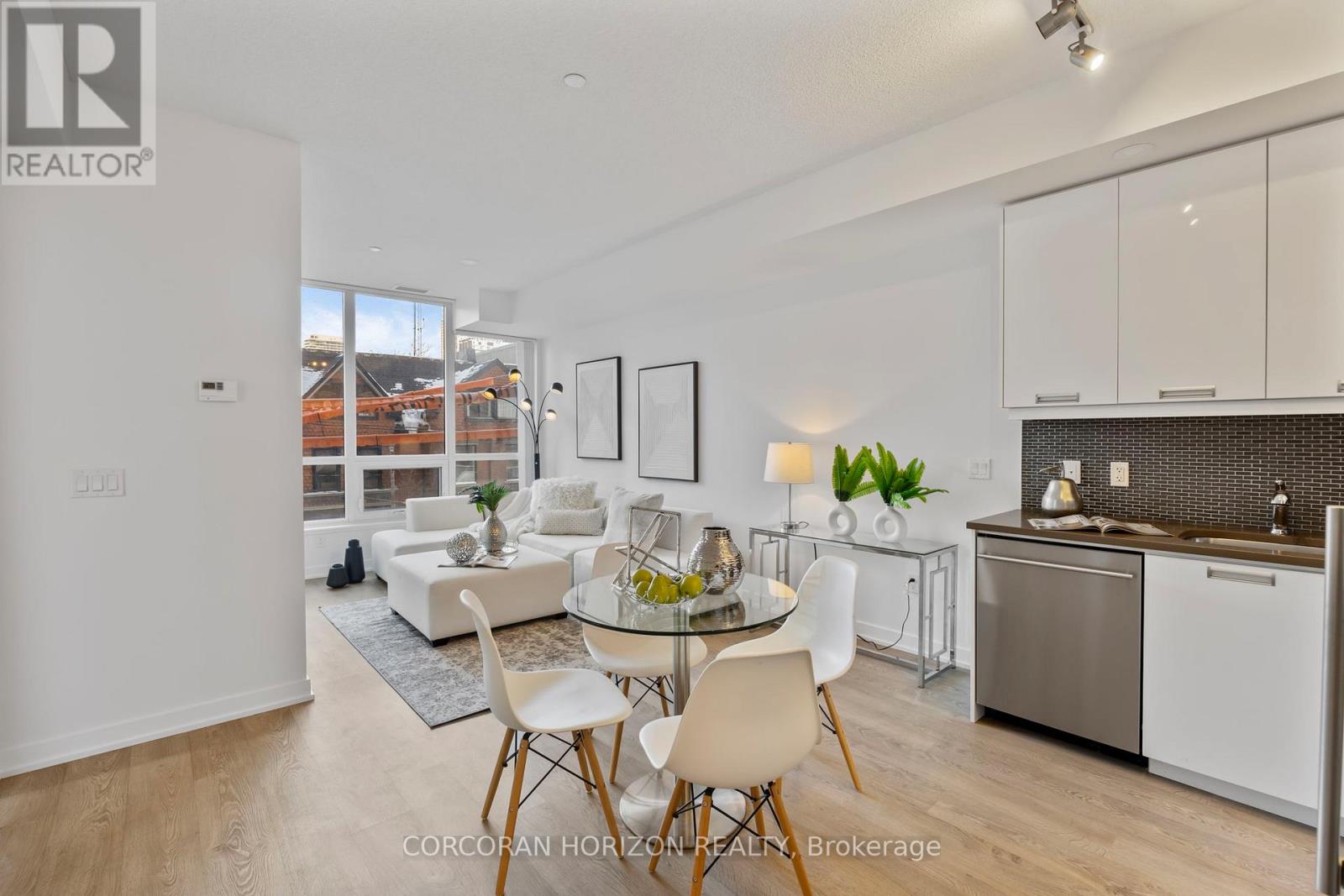 210 - 99 John Street, Toronto, Ontario  M5V 0S6 - Photo 9 - C12759534