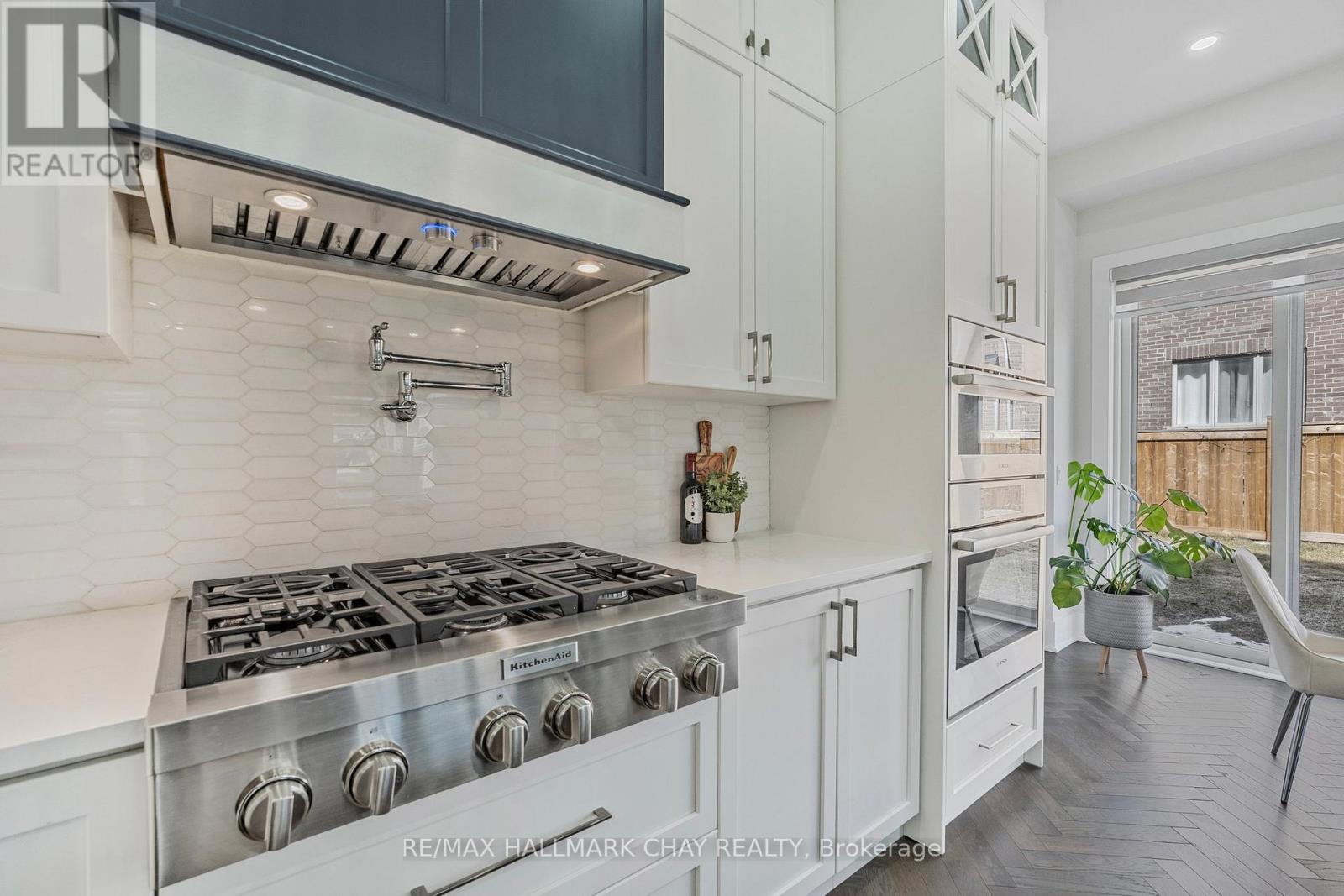 260 Sikura Circle, Aurora, Ontario  L4G 3Y8 - Photo 6 - N12758804