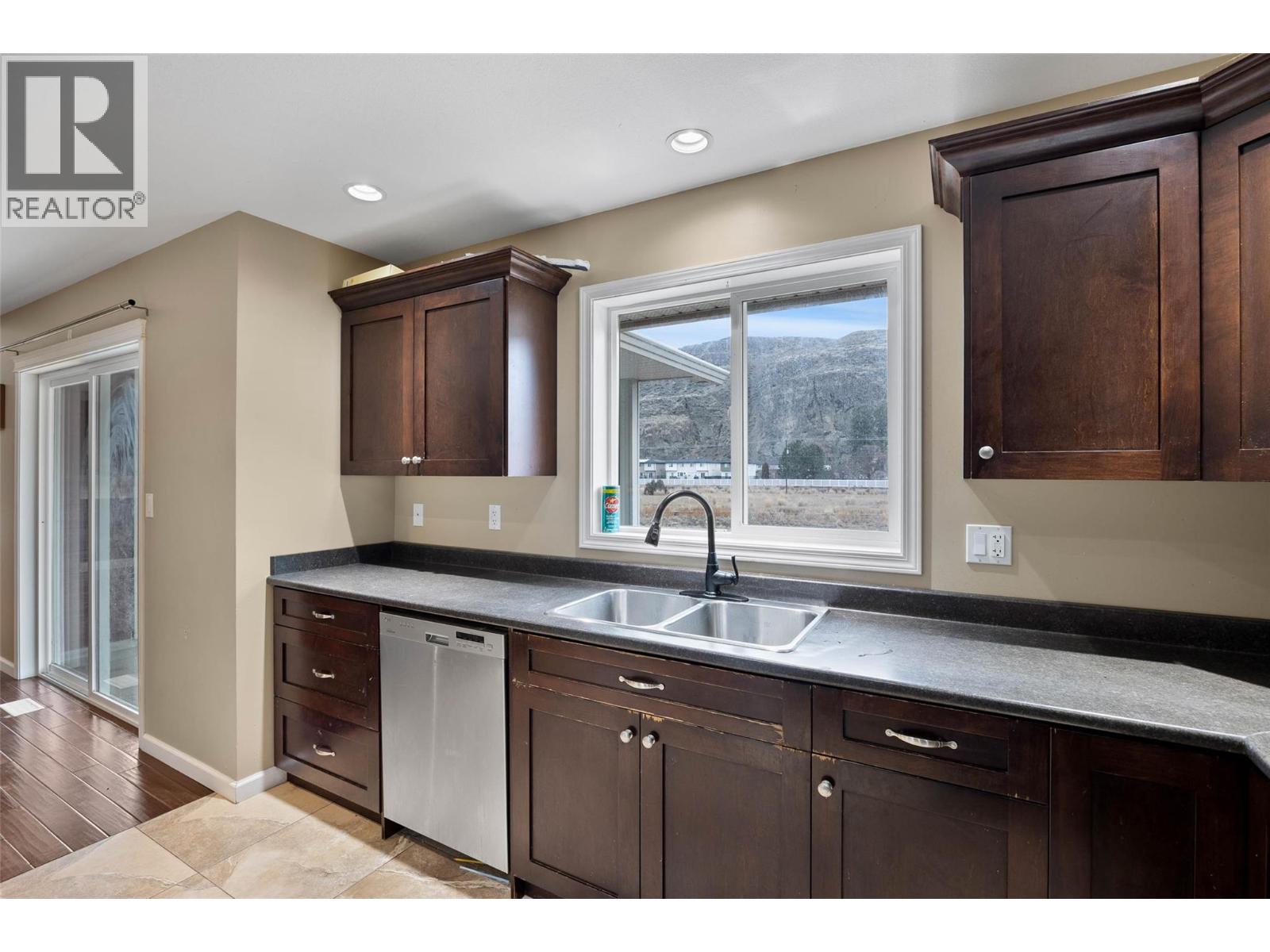 2656 Briarwood Avenue, Kamloops, British Columbia  V2B 0E2 - Photo 13 - 10374669