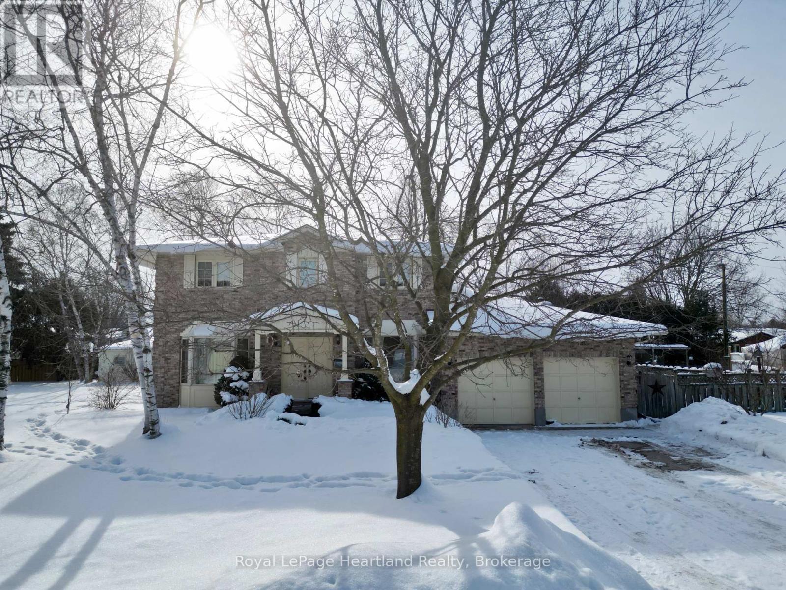 15 KINGSCOURT CRESCENT, South Huron, Ontario