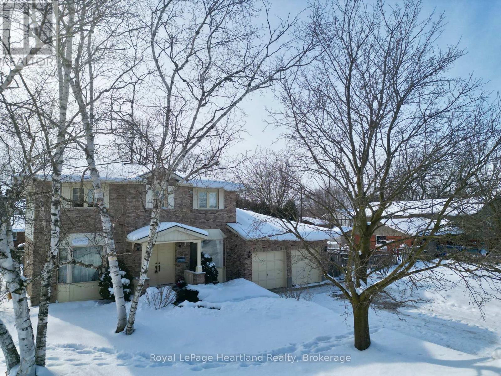 15 Kingscourt Crescent, South Huron, Ontario  N0M 1S1 - Photo 2 - X12317257