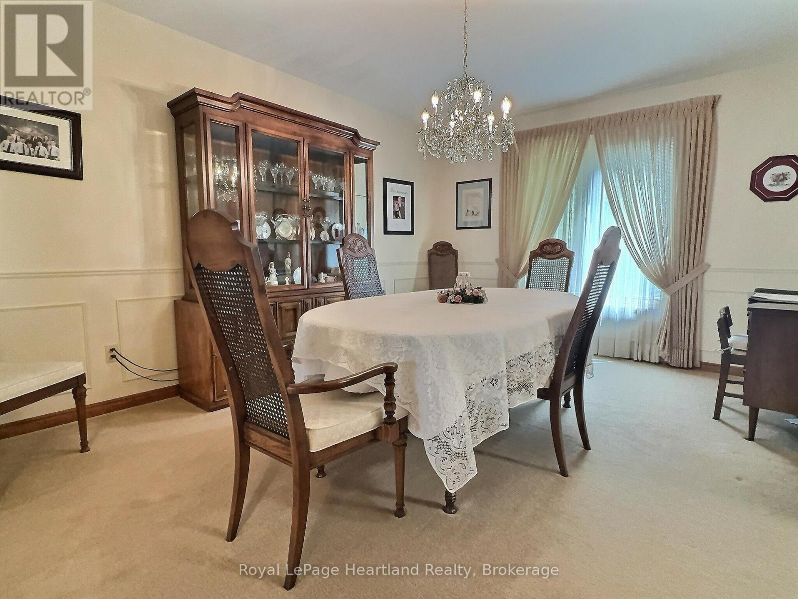 15 Kingscourt Crescent, South Huron, Ontario  N0M 1S1 - Photo 13 - X12317257