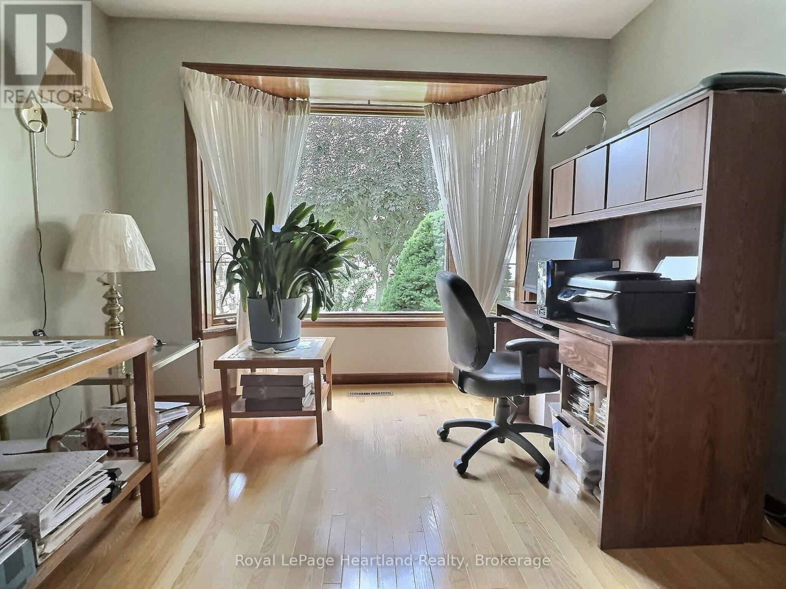 15 Kingscourt Crescent, South Huron, Ontario  N0M 1S1 - Photo 24 - X12317257