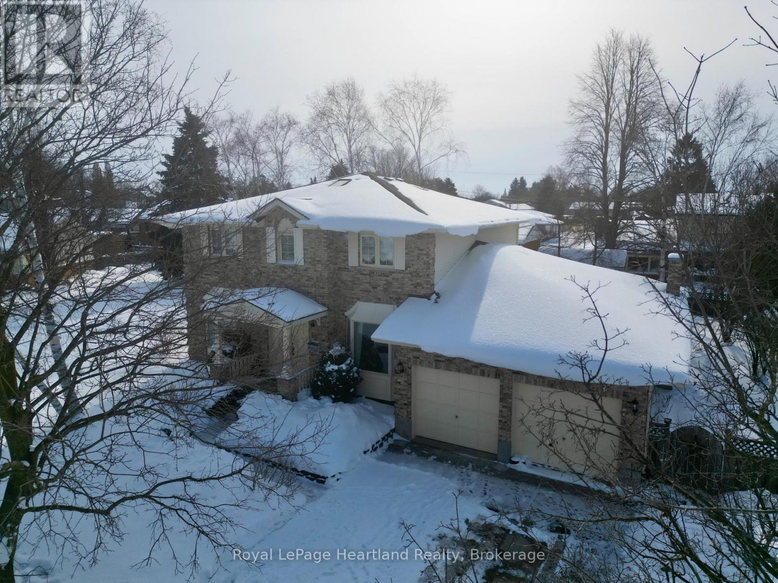15 Kingscourt Crescent, South Huron, Ontario  N0M 1S1 - Photo 3 - X12317257