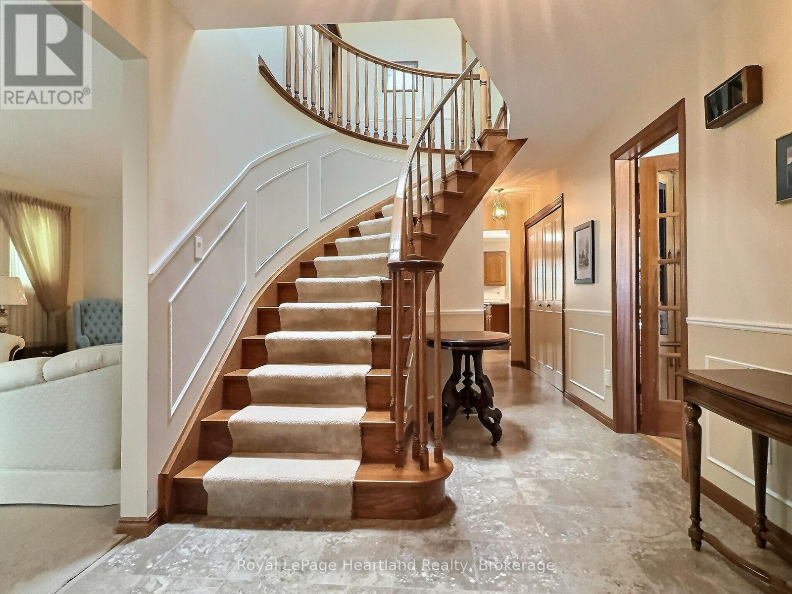 15 Kingscourt Crescent, South Huron, Ontario  N0M 1S1 - Photo 9 - X12317257