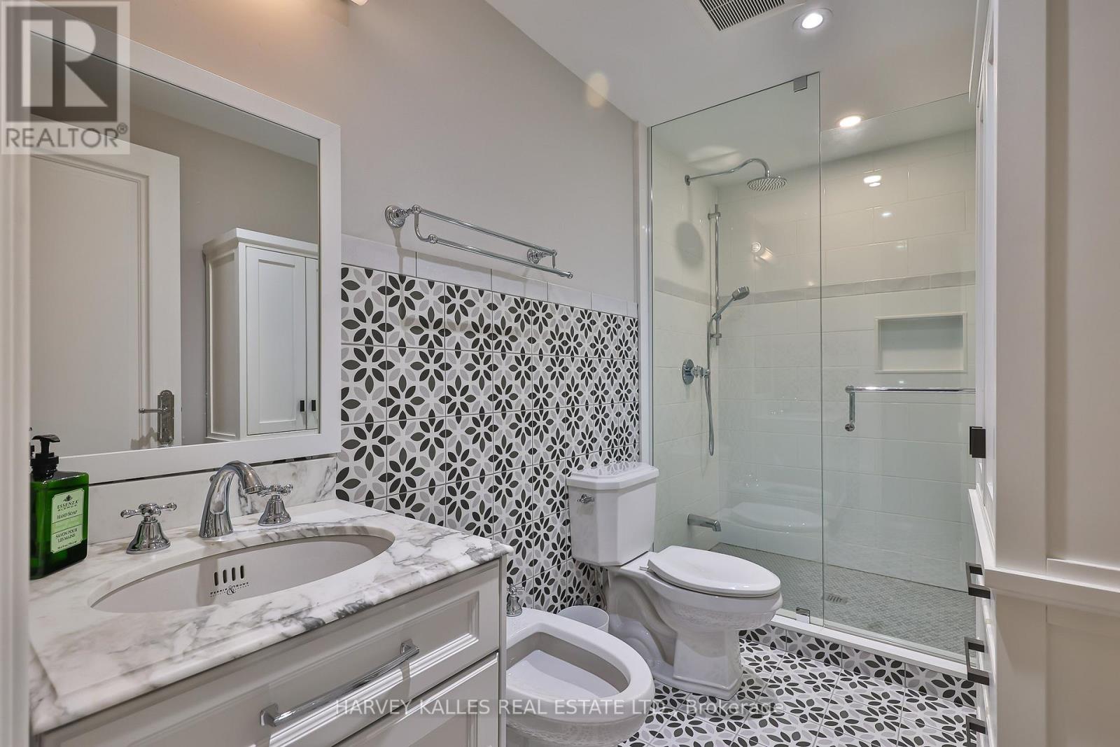 318 Maple Leaf Drive, Toronto (Maple Leaf), Ontario  M6L 1P6 - Photo 35 - W12760892