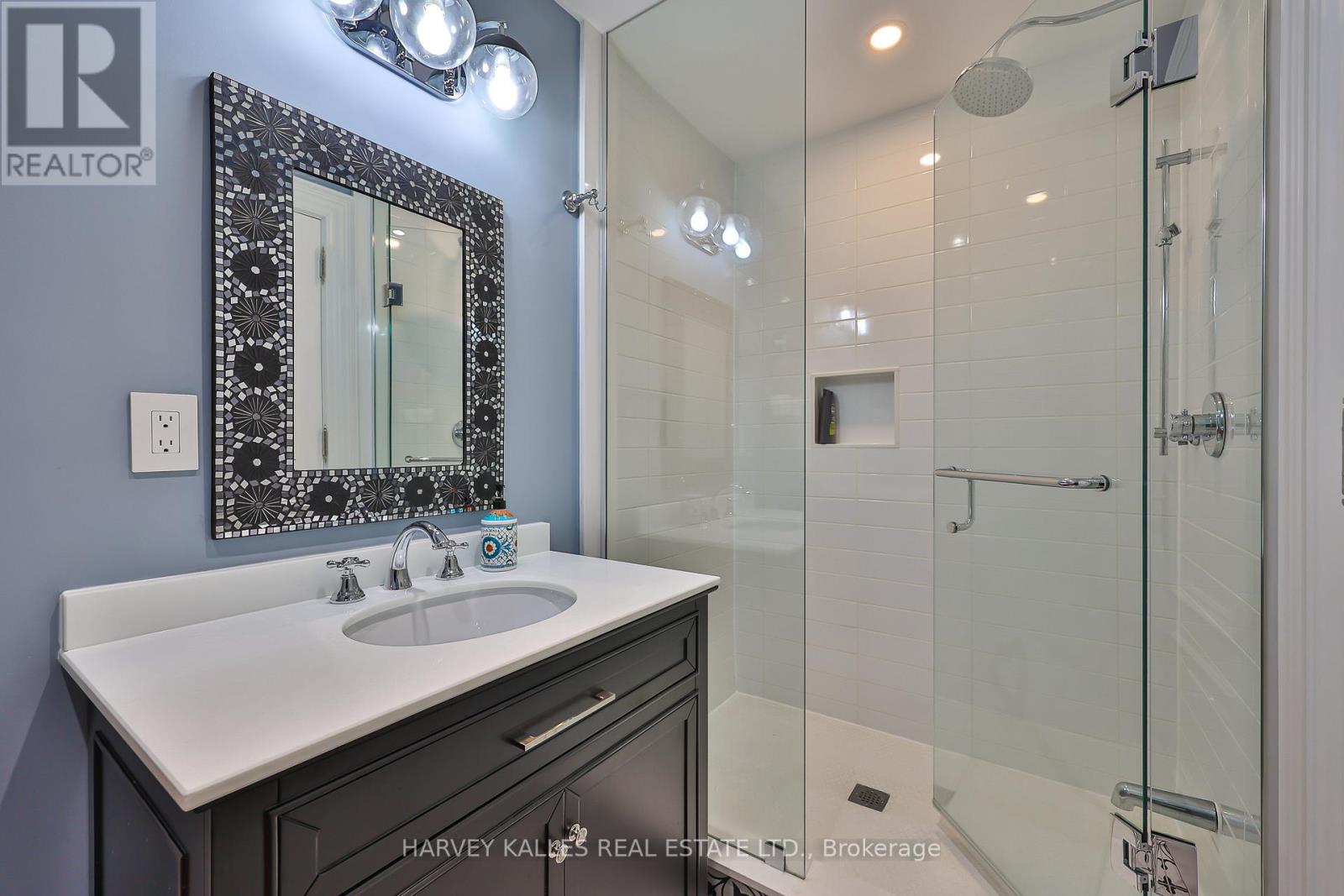 318 Maple Leaf Drive, Toronto (Maple Leaf), Ontario  M6L 1P6 - Photo 37 - W12760892