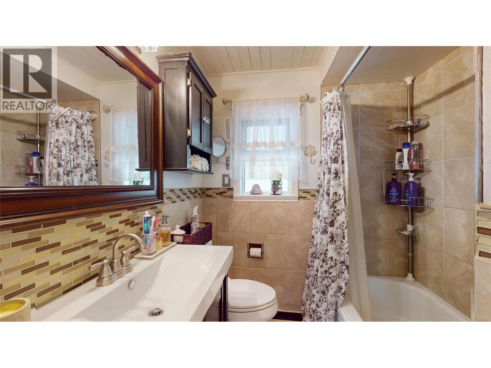 300 7th Street S, Cranbrook, British Columbia  V1C 1M7 - Photo 14 - 10374923