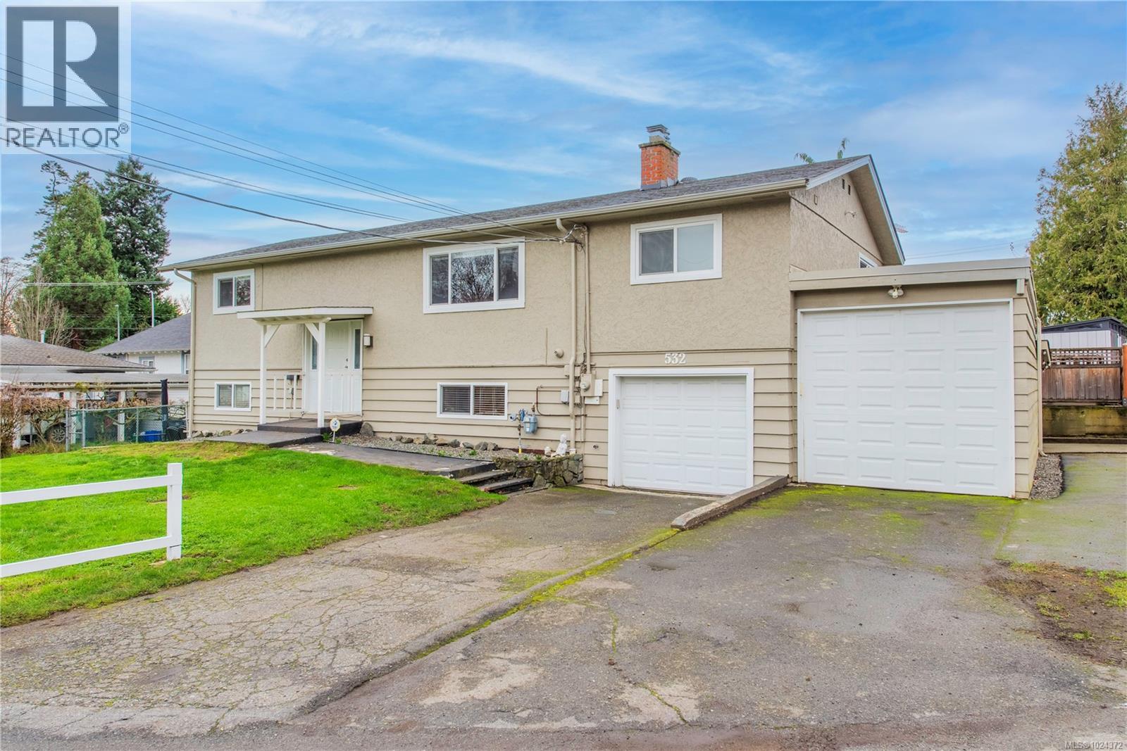 532 BOWLSBY Pl, Victoria, British Columbia