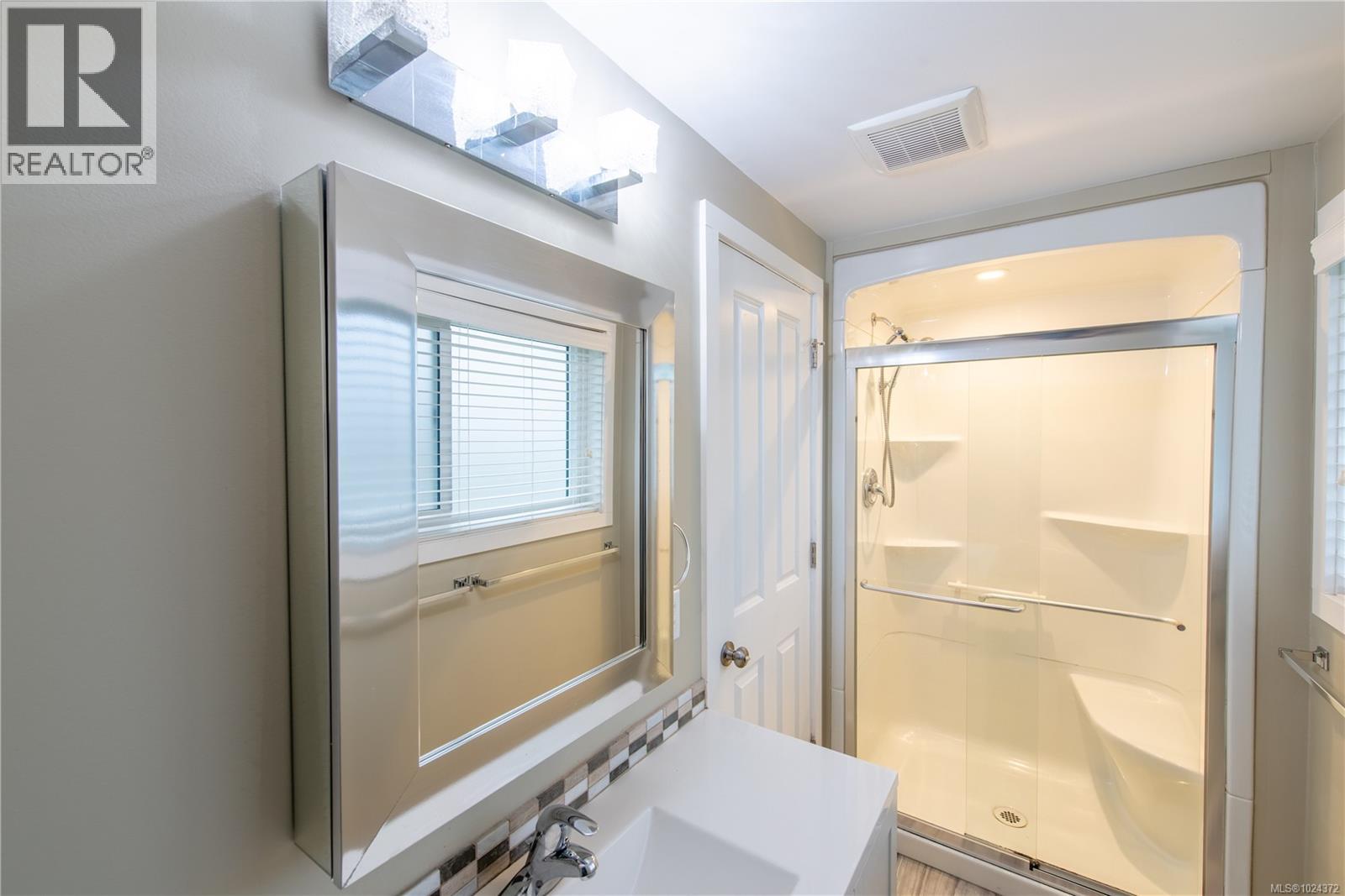 532 Bowlsby Pl, Victoria, British Columbia  V9A 4C7 - Photo 17 - 1024372