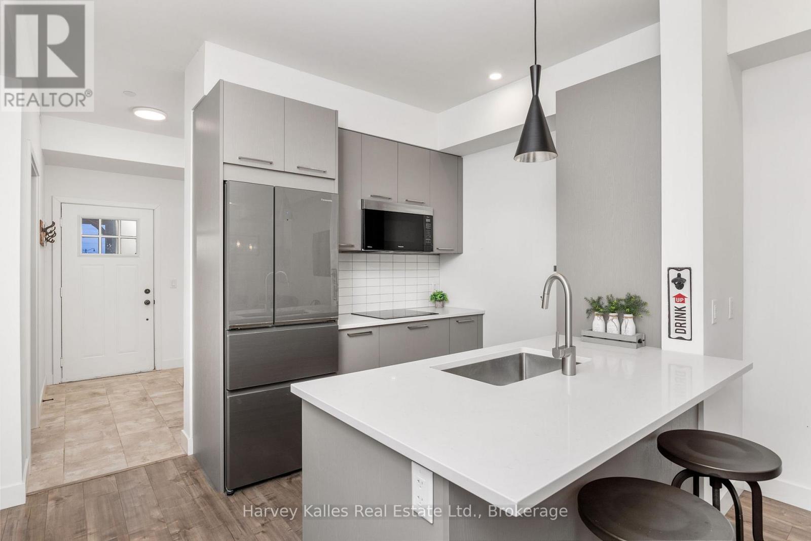 103 - 16 Beckwith Lane, Blue Mountains, Ontario  L9Y 3B6 - Photo 7 - X12762106