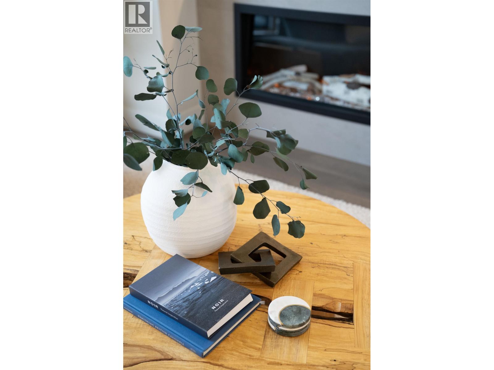 1201 2785 Library Lane, North Vancouver, British Columbia  V7J 0C3 - Photo 2 - R3085215