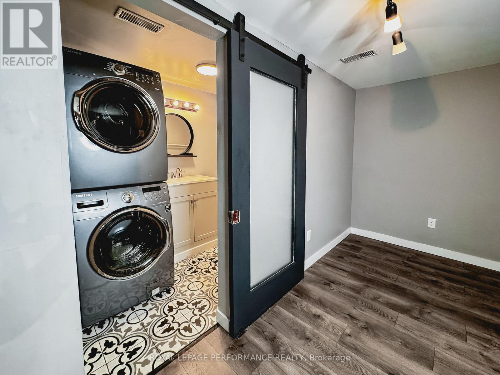 B - 726 Cummings Avenue, Ottawa, Ontario  K1K 2L1 - Photo 15 - X12761986