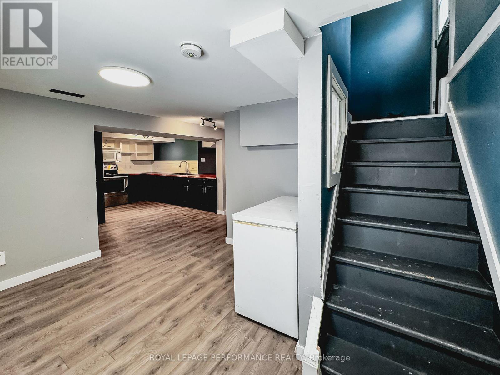 B - 726 Cummings Avenue, Ottawa, Ontario  K1K 2L1 - Photo 3 - X12761986