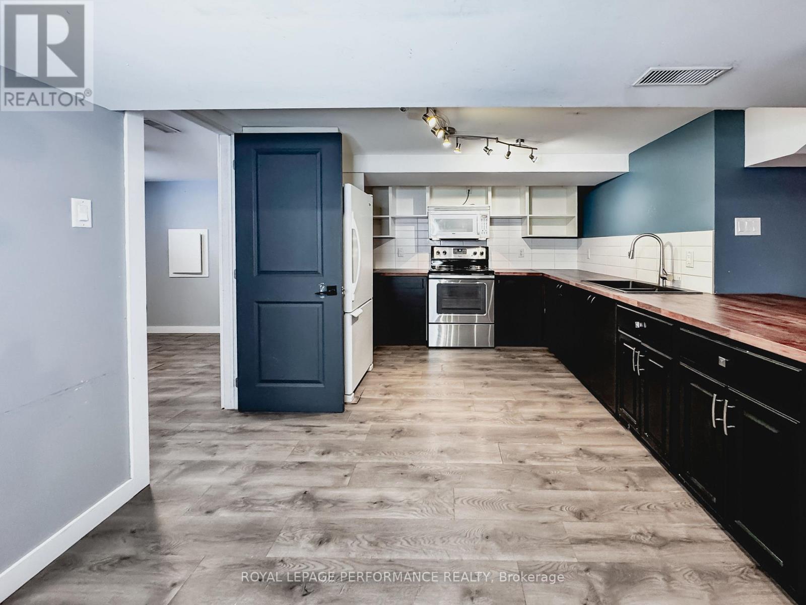 B - 726 Cummings Avenue, Ottawa, Ontario  K1K 2L1 - Photo 5 - X12761986