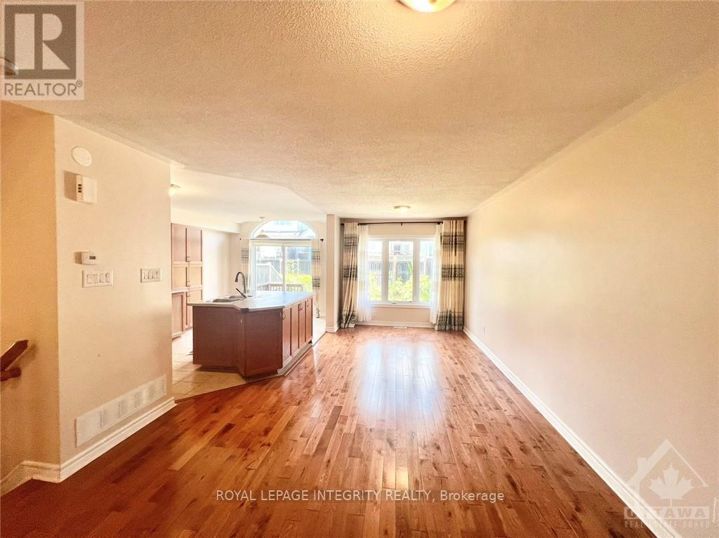 102 Brady Avenue, Ottawa, Ontario  K2K 0B1 - Photo 10 - X12762036
