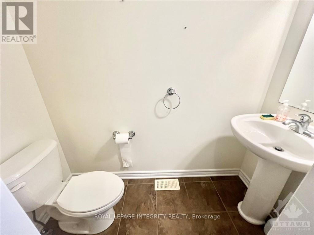 102 Brady Avenue, Ottawa, Ontario  K2K 0B1 - Photo 4 - X12762036