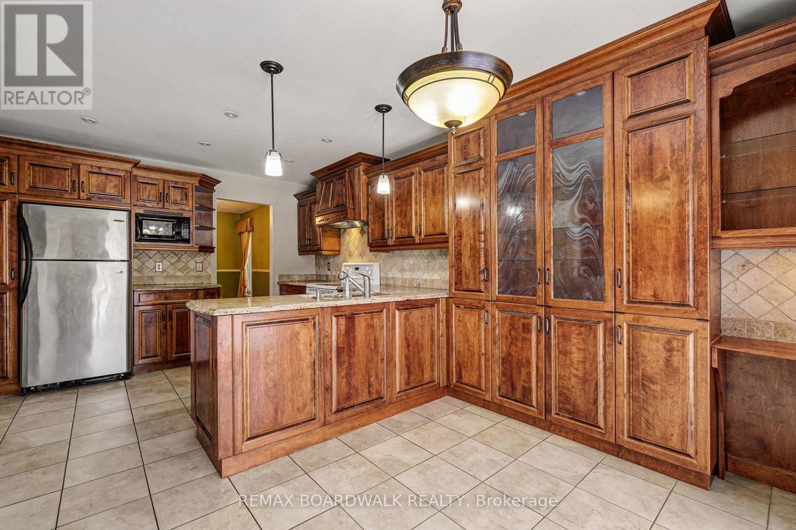 75 Dossetter Way, Ottawa, Ontario  K1G 4S7 - Photo 4 - X12762314