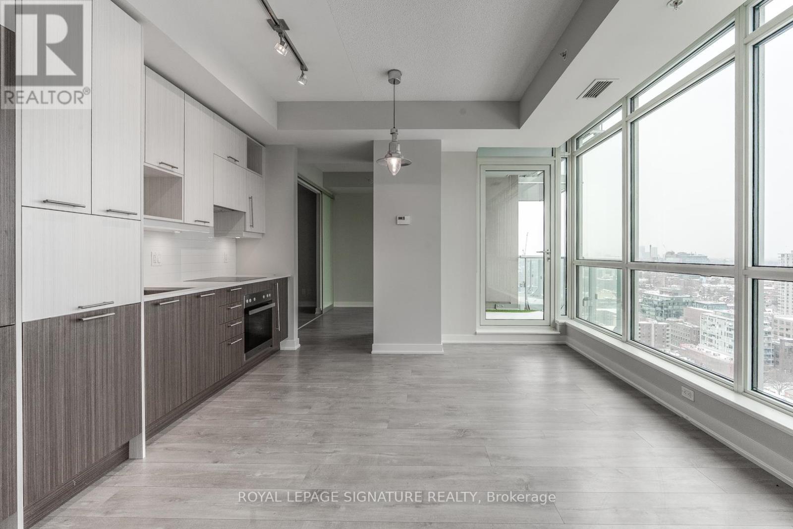 2301 - 199 Richmond Street W, Toronto (Waterfront Communities), Ontario  M5V 0H4 - Photo 3 - C12759742