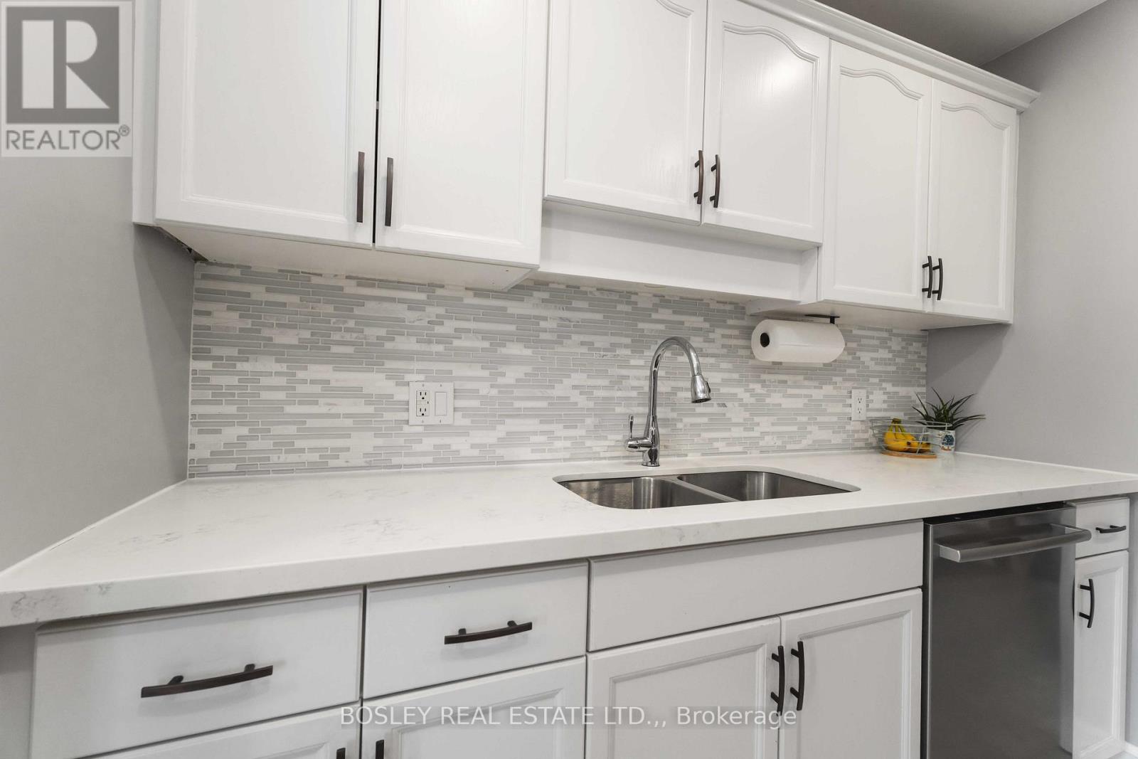 7733 Alpine Drive, Niagara Falls, Ontario  L2H 3B6 - Photo 4 - X12762280