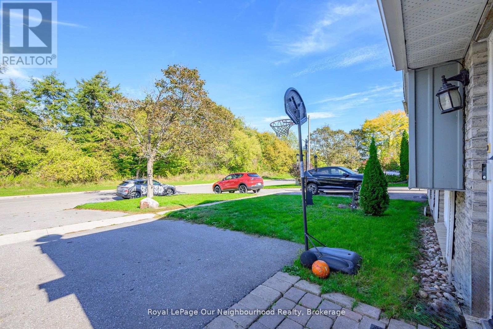 1306 Valley Drive, Oshawa, Ontario  L1J 7J7 - Photo 3 - E12762178