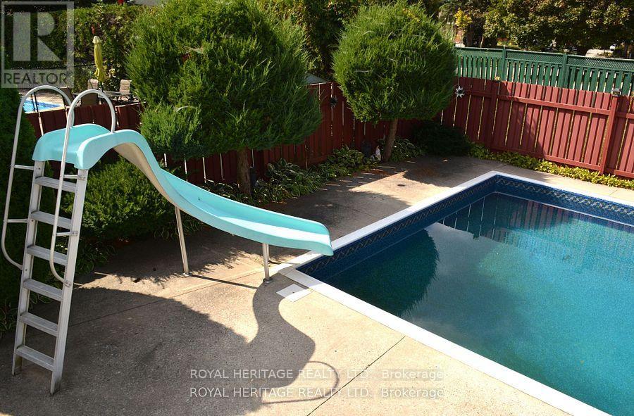 62 Brant Court, Oshawa, Ontario  L1G 4M9 - Photo 5 - E12762206