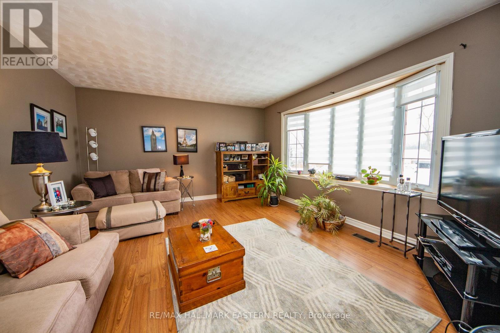 664 Deerfield Crescent, Selwyn, Ontario  K0L 1T0 - Photo 3 - X12762172