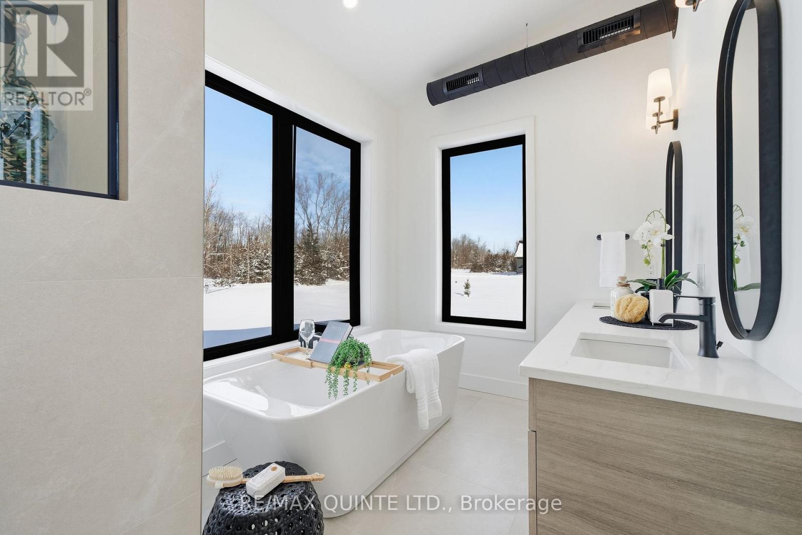 225 Mitchells Crossroad, Prince Edward County (North Marysburg Ward), Ontario  K0K 2T0 - Photo 32 - X12762330