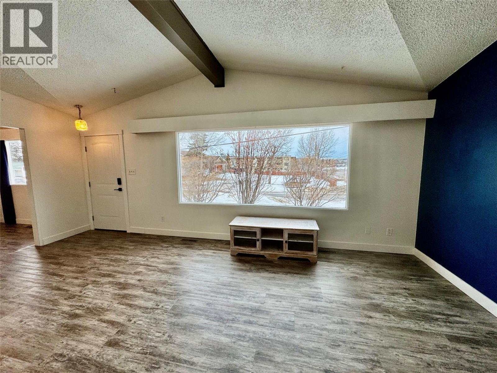 1501 111 Avenue, Dawson Creek, British Columbia  V1G 2X8 - Photo 3 - 10374714