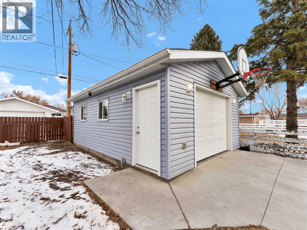 228 12 Street Nw, Medicine Hat, Alberta  T1A 6P9 - Photo 37 - A2282799