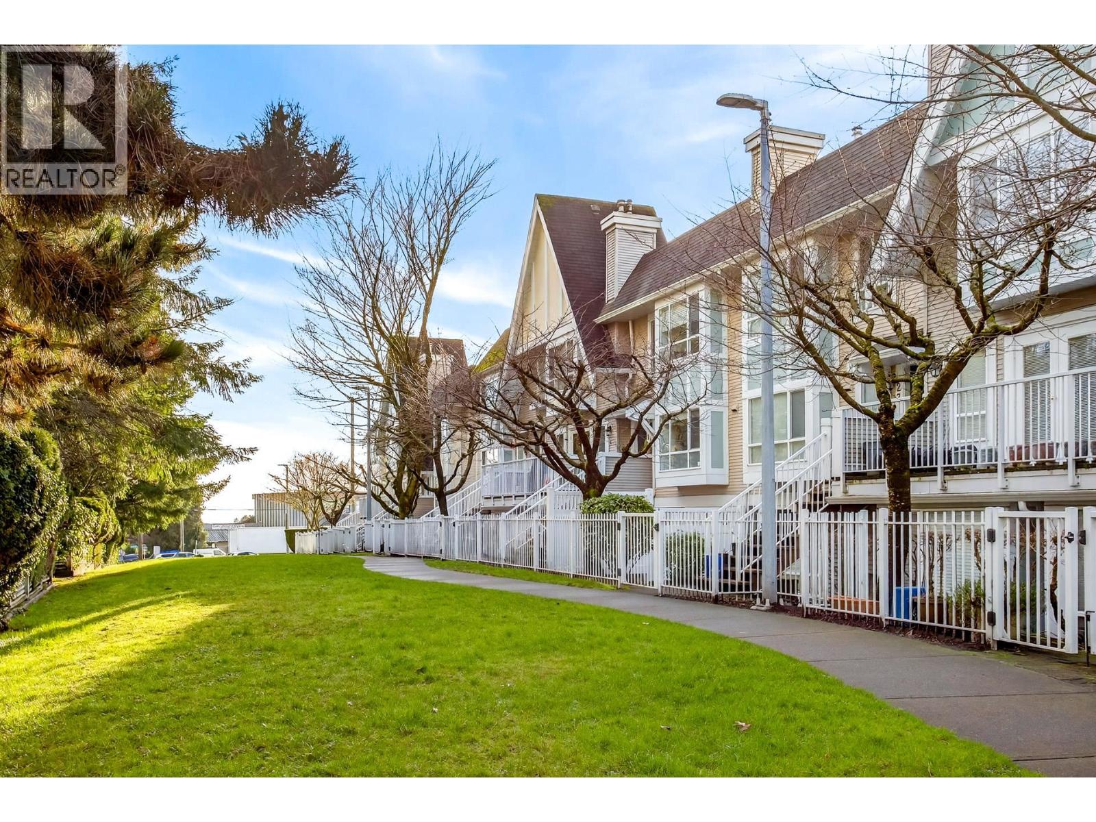 20 6588 SOUTHOAKS CRESCENT, Burnaby, British Columbia