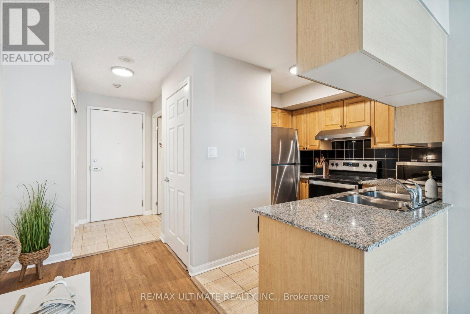 720 - 230 Queens Quay W, Toronto, Ontario  M5J 2Y7 - Photo 18 - C12762024