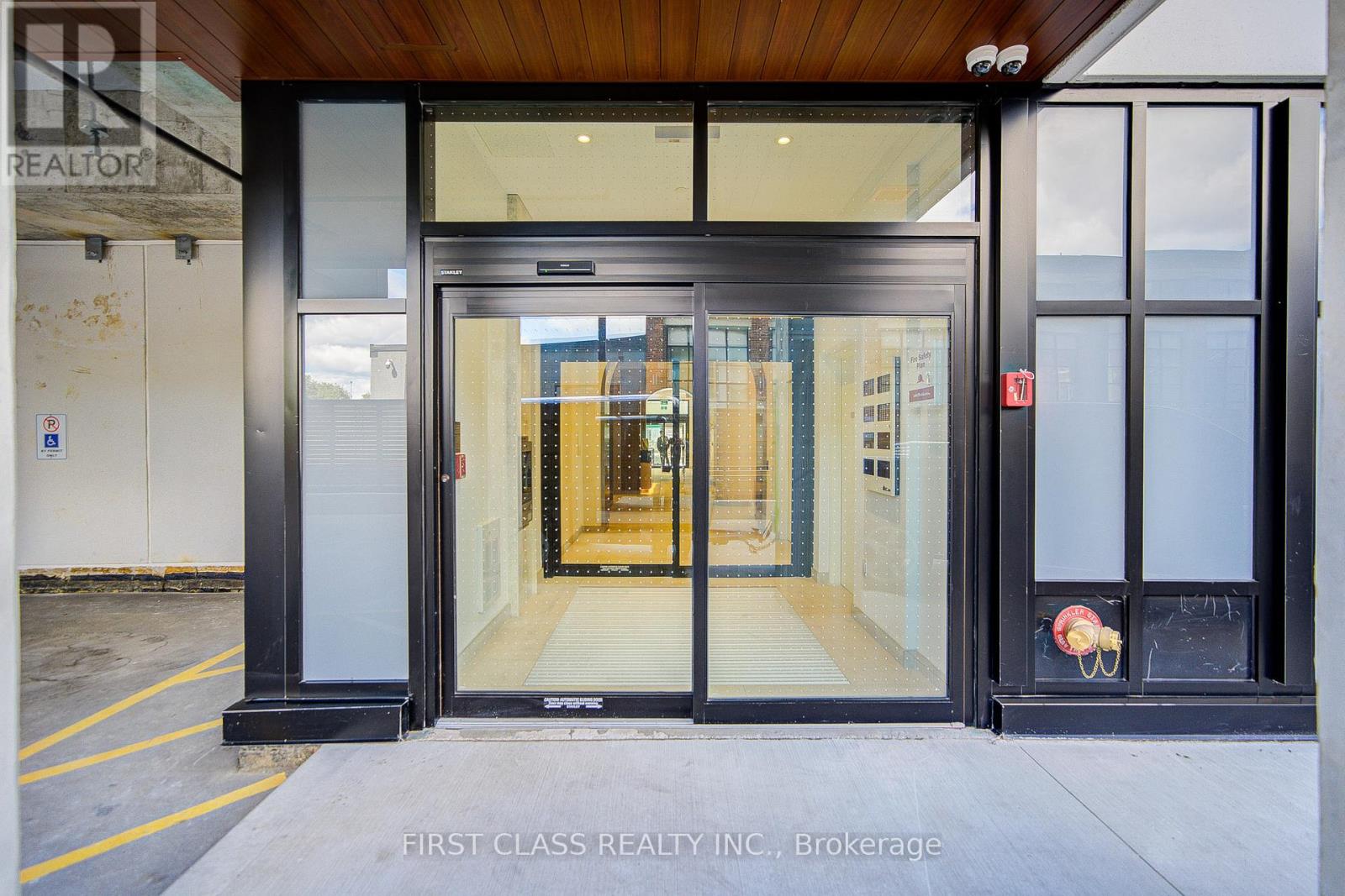 1604 - 181 Sterling Road, Toronto (Dufferin Grove), Ontario  M6R 2B2 - Photo 2 - C12762078