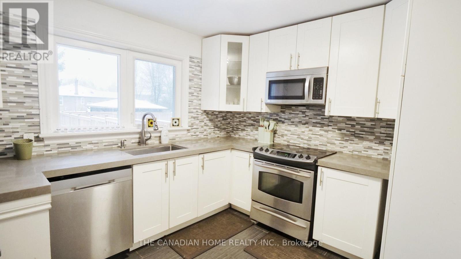 174 Patricia Avenue, Toronto, Ontario  M2M 1J5 - Photo 5 - C12762134