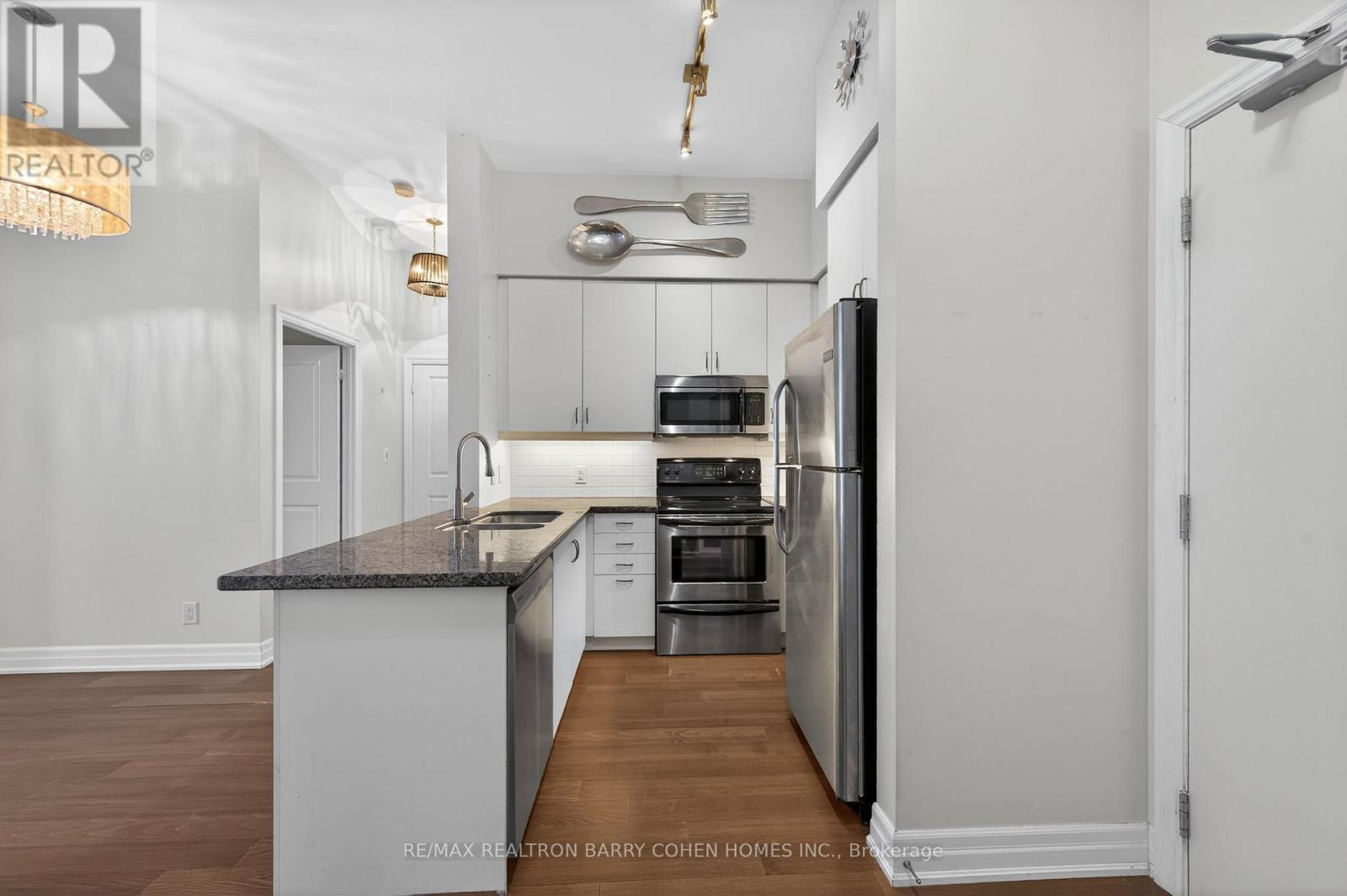 301 - 500 St Clair Avenue W, Toronto, Ontario  M6C 1A8 - Photo 11 - C12762136