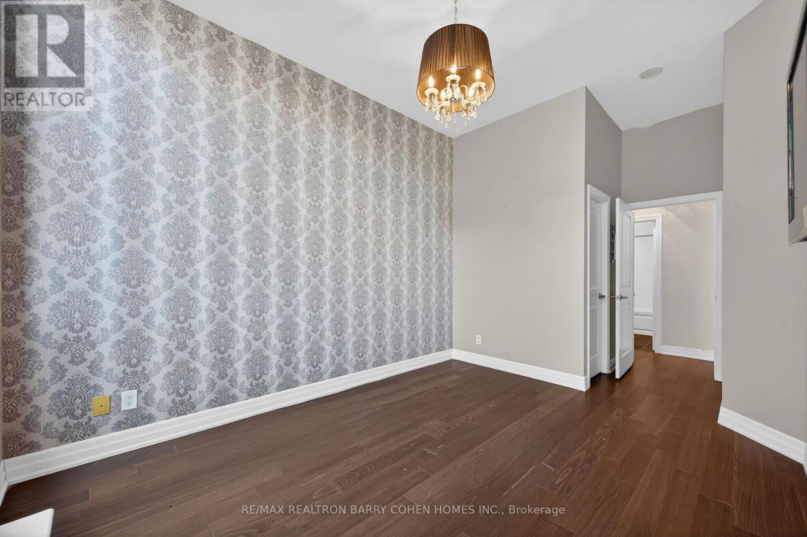 301 - 500 St Clair Avenue W, Toronto, Ontario  M6C 1A8 - Photo 19 - C12762136