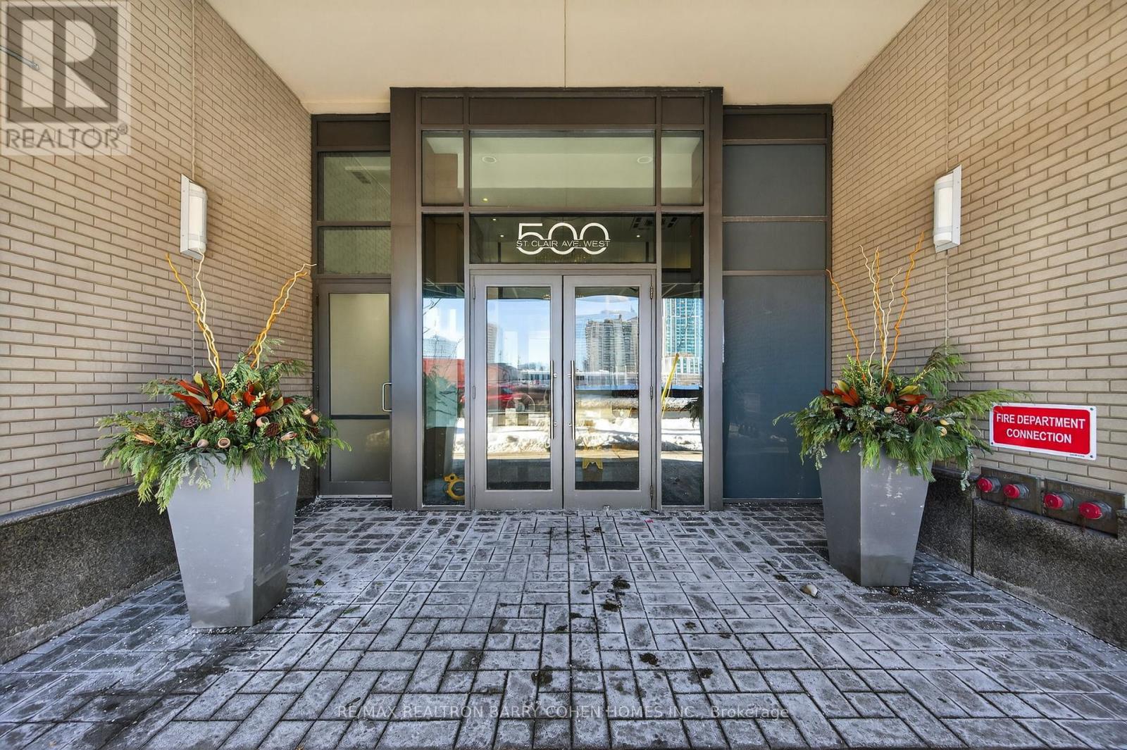 301 - 500 St Clair Avenue W, Toronto, Ontario  M6C 1A8 - Photo 2 - C12762136